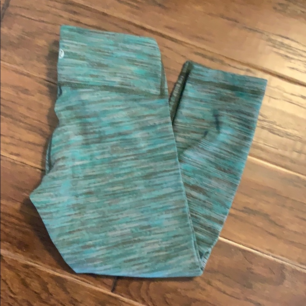 Lululemon crop leggings size 4